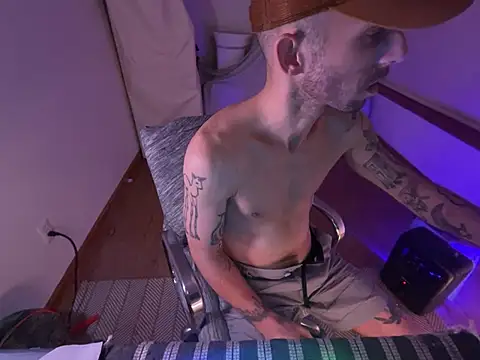 Snapshot of RuffClvb chatting on 02-16-25, 03:37 RuffClvb online show from 02-16-25, 03:37