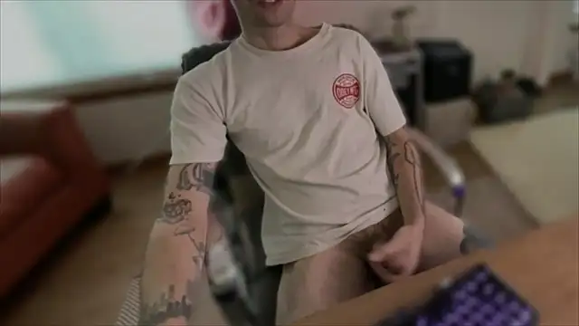 Snapshot of RuffClvb chatting on 10-12-25, 01:54 RuffClvb online show from 10-12-25, 01:54