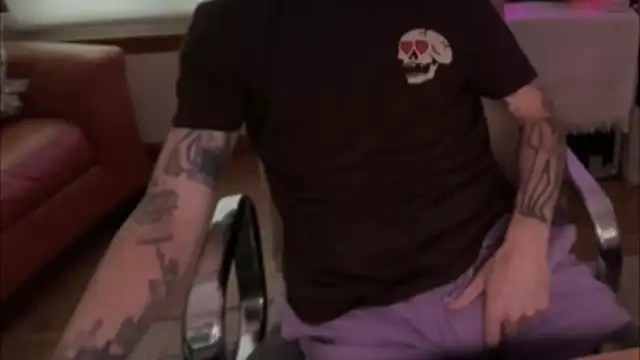 Snapshot of RuffClvb chatting on 10-26-25, 11:31 RuffClvb online show from 10-26-25, 11:31