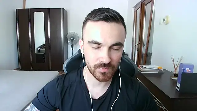 Snapshot of mu5clemania2 chatting on 05-11-26, 12:55 mu5clemania2 online show from 05-11-26, 12:55