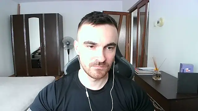 Snapshot of mu5clemania2 chatting on 05-20-26, 12:44 mu5clemania2 online show from 05-20-26, 12:44