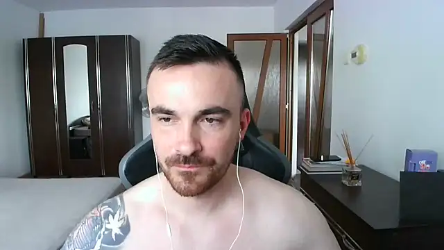 Snapshot of mu5clemania2 chatting on 05-25-26, 02:56 mu5clemania2 online show from 05-25-26, 02:56