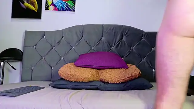 Snapshot of louis_bcasta1 chatting on 10-28-25, 11:03 louis bcasta1 online show from 10-28-25, 11:03