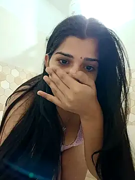 Snapshot of aaliya_bhattt chatting on 12-31-24, 11:31 aaliya bhattt online show from 12-31-24, 11:31