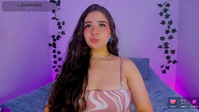 Snapshot of Mxss_Honey chatting on 12-23-24, 10:23 Mxss Honey online show from 12-23-24, 10:23