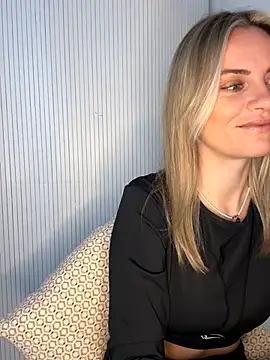 Snapshot of Milla__one chatting on 12-16-25, 09:03 Milla one online show from 12-16-25, 09:03