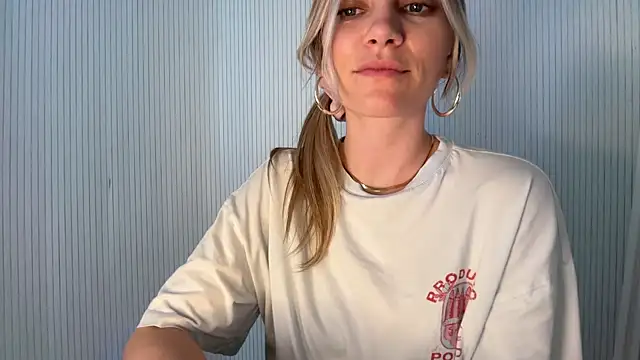 Snapshot of Milla__one chatting on 03-11-26, 02:12 Milla one online show from 03-11-26, 02:12