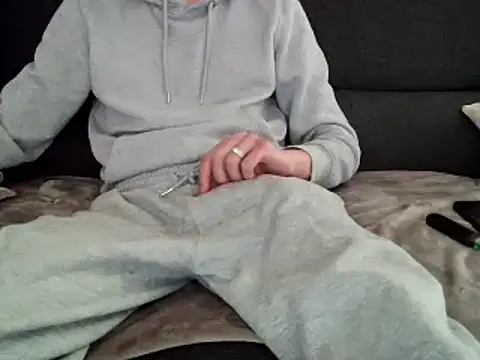 Snapshot of ElViko11 chatting on 12-06-24, 12:49 ElViko11 online show from 12-06-24, 12:49