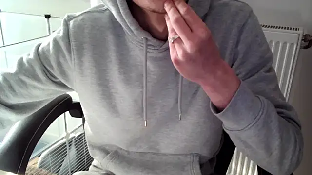 Snapshot of ElViko11 chatting on 02-14-25, 02:44 ElViko11 online show from 02-14-25, 02:44