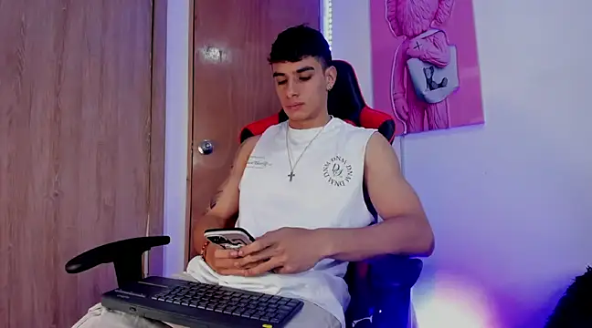 Snapshot of joseph_boy chatting on 02-20-25, 12:47 joseph boy online show from 02-20-25, 12:47