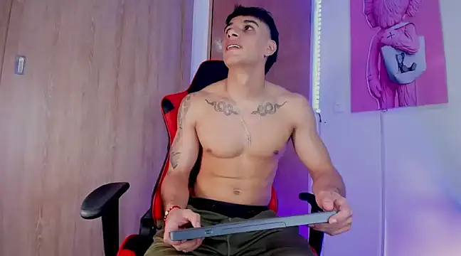 Snapshot of joseph_boy chatting on 02-23-25, 03:40 joseph boy online show from 02-23-25, 03:40