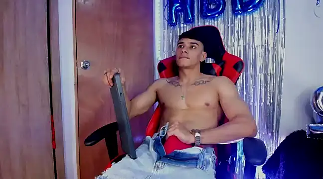 Snapshot of joseph_boy chatting on 02-24-25, 03:53 joseph boy online show from 02-24-25, 03:53