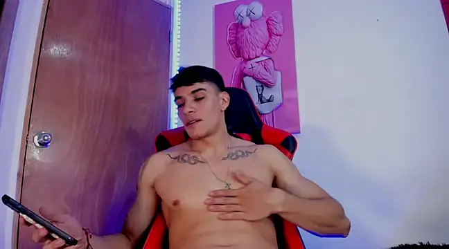 Snapshot of joseph_boy chatting on 03-01-25, 03:38 joseph boy online show from 03-01-25, 03:38