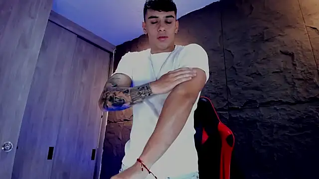 Snapshot of joseph_boy chatting on 10-04-25, 11:19 joseph boy online show from 10-04-25, 11:19