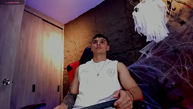 Snapshot of joseph_boy chatting on 10-27-25, 11:47 joseph boy online show from 10-27-25, 11:47