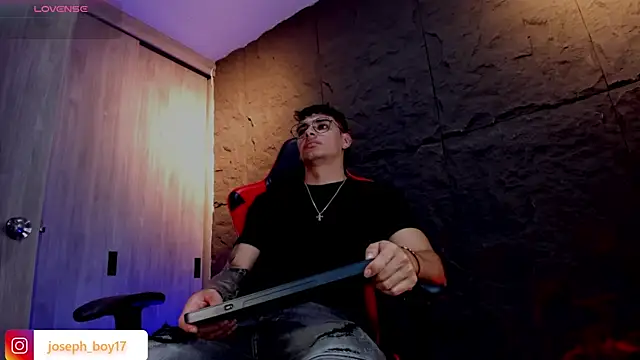 Snapshot of joseph_boy chatting on 11-03-25, 11:44 joseph boy online show from 11-03-25, 11:44