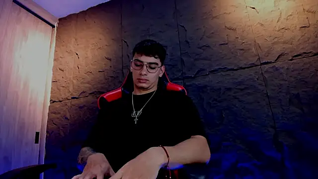 Snapshot of joseph_boy chatting on 11-06-25, 11:44 joseph boy online show from 11-06-25, 11:44