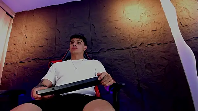 Snapshot of joseph_boy chatting on 11-07-25, 11:54 joseph boy online show from 11-07-25, 11:54