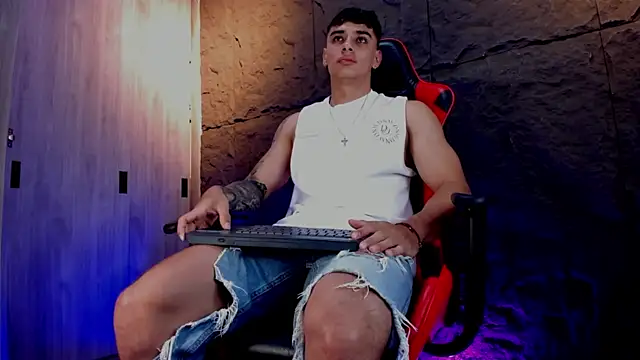 Snapshot of joseph_boy chatting on 11-08-25, 11:43 joseph boy online show from 11-08-25, 11:43