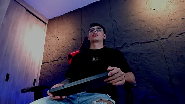 Snapshot of joseph_boy chatting on 11-21-25, 11:09 joseph boy online show from 11-21-25, 11:09