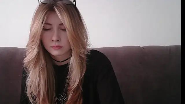 ErikaShyy online show from 01-30-25, 07:29