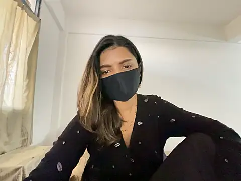 Snapshot of MaYaa__11 chatting on 12-17-24, 11:17 MaYaa 11 online show from 12-17-24, 11:17