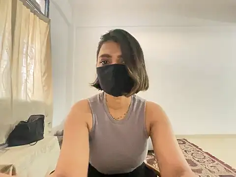 Snapshot of MaYaa__11 chatting on 01-02-25, 11:52 MaYaa 11 online show from 01-02-25, 11:52