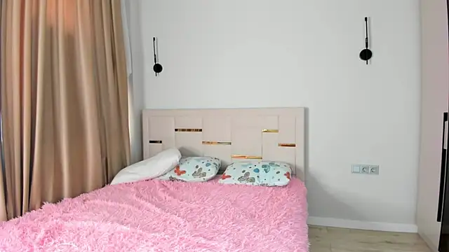 Snapshot of Lola_Peach chatting on 10-24-25, 02:52 Lola Peach online show from 10-24-25, 02:52