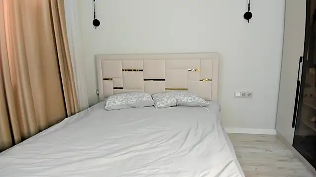 Lola Peach online show from 03-30-26, 05:08