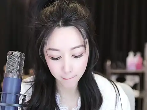 Nuyoah-77 online show from 01-19-25, 07:04