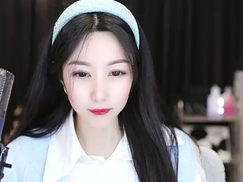 Nuyoah-77 online show from 02-07-25, 06:02