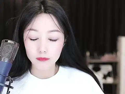 Nuyoah-77 online show from 03-18-25, 06:04