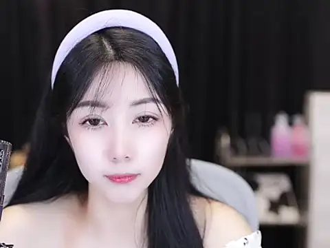 Nuyoah-77 online show from 09-14-25, 04:39