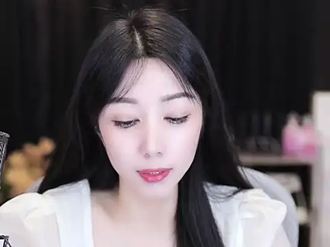 Nuyoah-77 online show from 09-17-25, 04:30