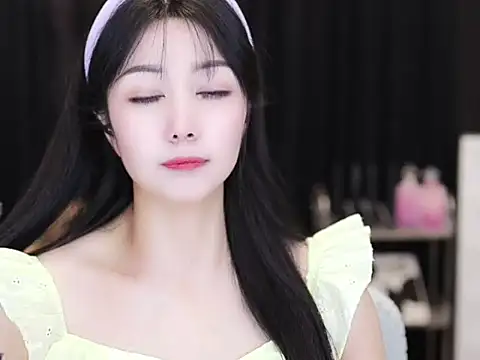 Nuyoah-77 online show from 09-24-25, 04:21