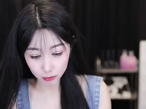 Nuyoah-77 online show from 09-25-25, 04:00