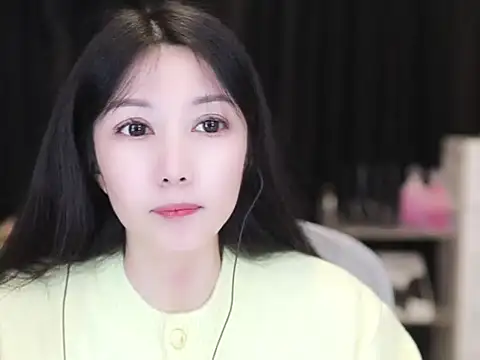 Nuyoah-77 online show from 10-25-25, 03:18