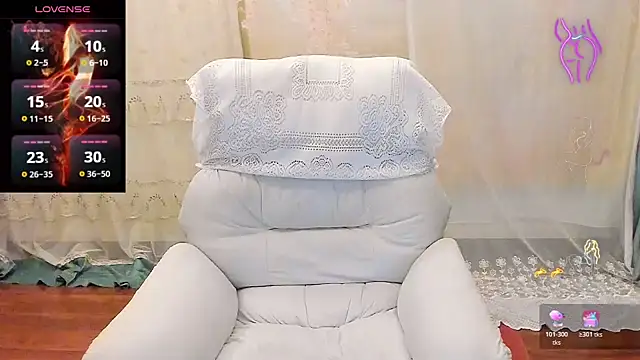 Snapshot of Pennyee chatting on 05-17-26, 12:34 Pennyee online show from 05-17-26, 12:34