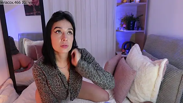 ValeriaCox online show from 11-15-25, 09:00