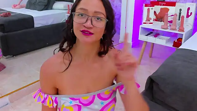 SaaraBrown online show from 01-30-25, 04:02