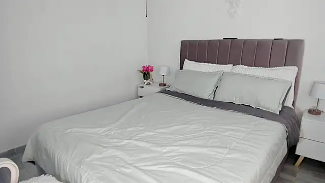 Snapshot of Ori_valentina chatting on 10-31-25, 07:15 Ori valentina online show from 10-31-25, 07:15