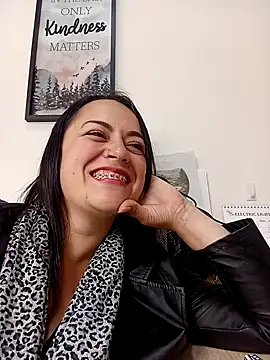 Snapshot of Lesly_10- chatting on 01-28-25, 03:14 Lesly 10- online show from 01-28-25, 03:14
