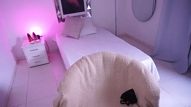 Alondrasparrow2 online show from 03-02-26, 07:54