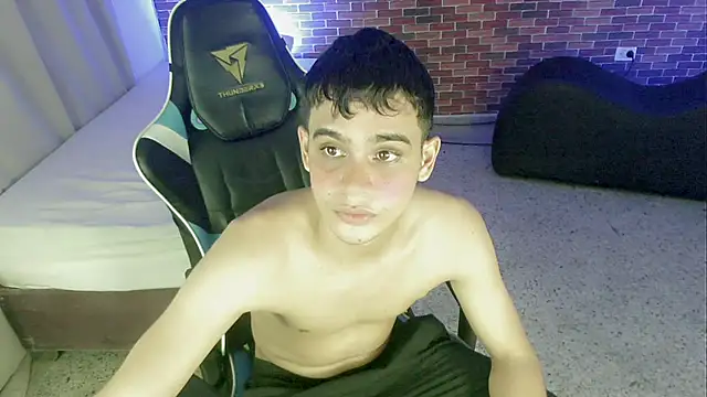 Snapshot of zacariasss_ chatting on 09-28-25, 03:23 zacariasss online show from 09-28-25, 03:23