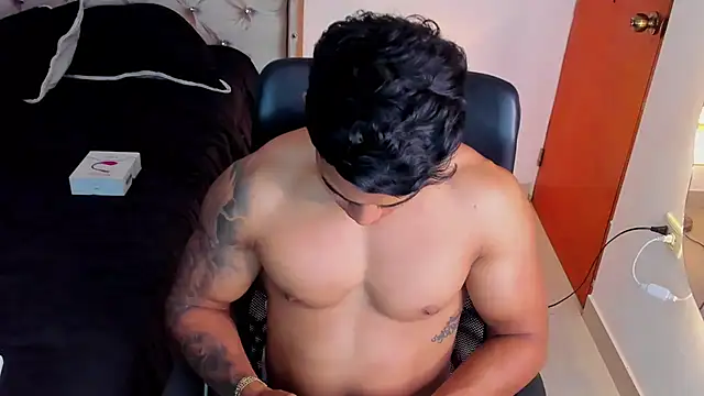 Andrew wolf7 online show from 11-07-25, 06:52