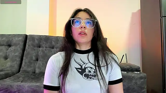 Snapshot of emmadiaz1 chatting on 02-23-26, 01:36 emmadiaz1 online show from 02-23-26, 01:36