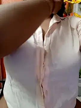 Snapshot of Sony-Model chatting on 04-28-26, 05:34 Sony-Model online show from 04-28-26, 05:34
