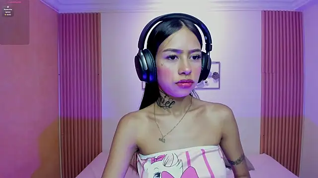 Snapshot of cat_kitty18_ chatting on 05-19-26, 06:36 cat kitty18 online show from 05-19-26, 06:36