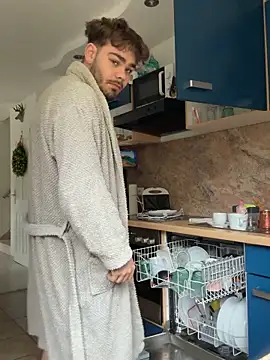 JuNIs  online show from 10-20-25, 09:54