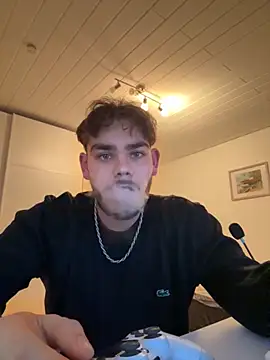 JuNIs  online show from 10-21-25, 05:02